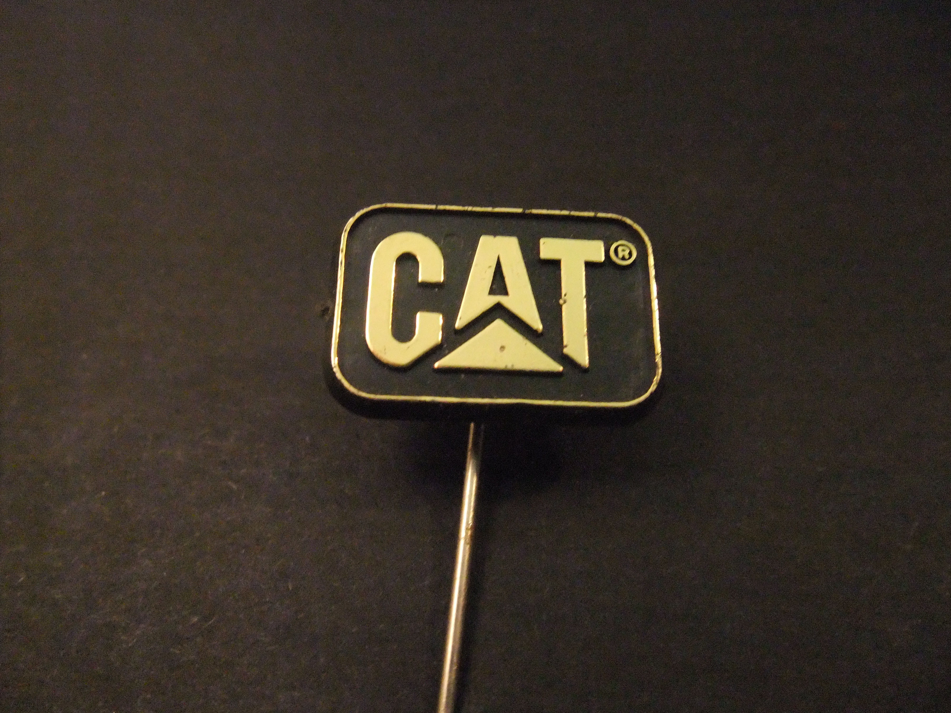 Cat Diesel Power ,zware machines logo (goudkleurige letters)